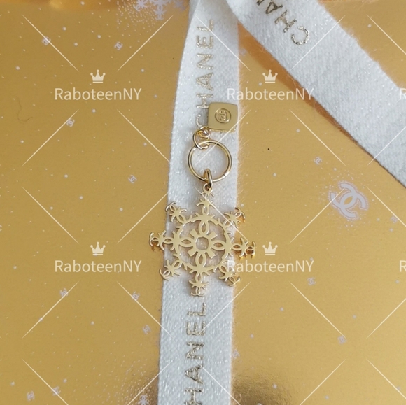 CHANEL Charm 2024 Holiday Christmas Limited Edition Novelty Snowflake Charm NEW - Picture 2 of 6